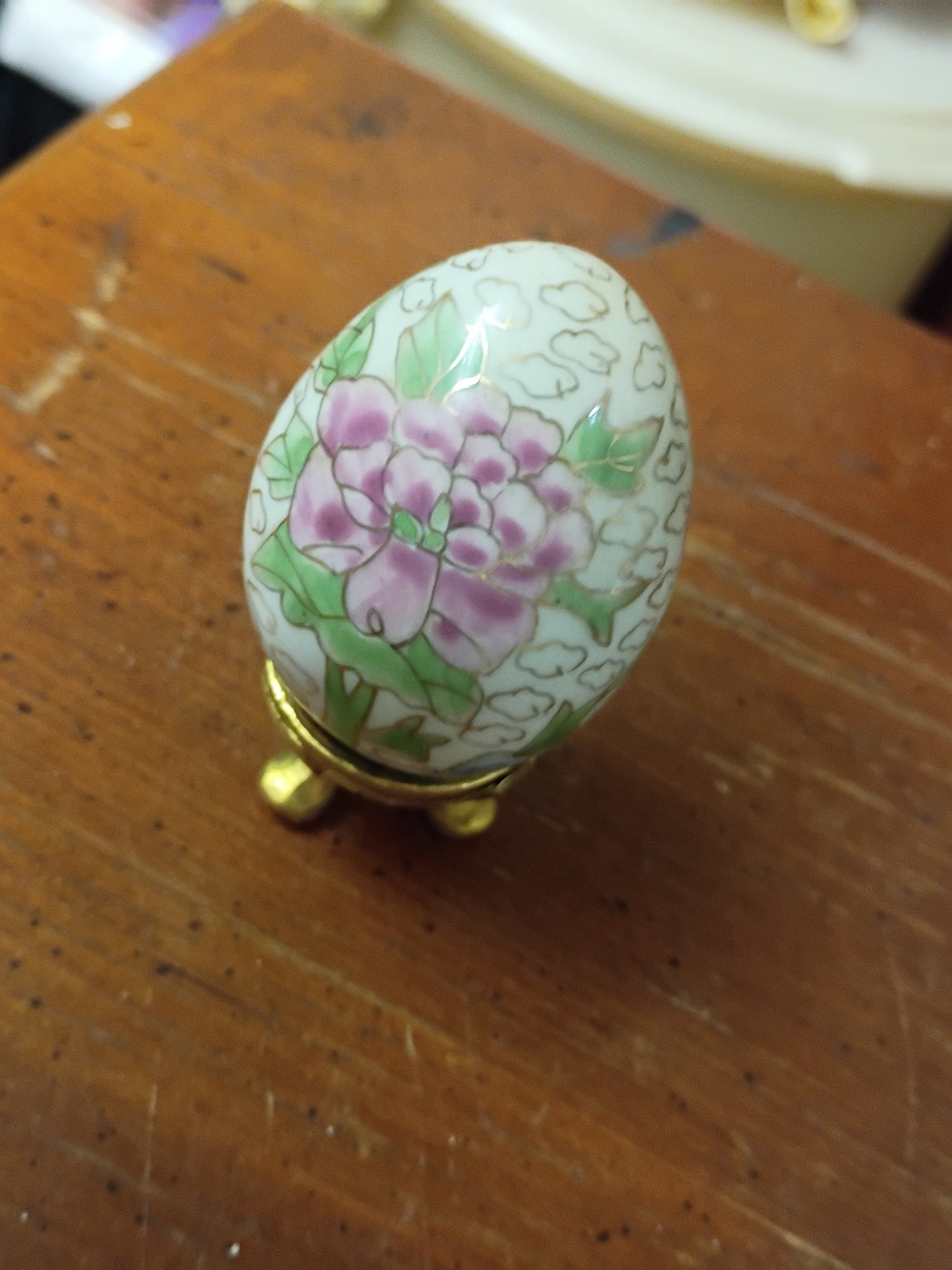 Enecso Chinese Import Porcelain Egg 1970s W/ Gold Toned Tripod Made In Taiwan
